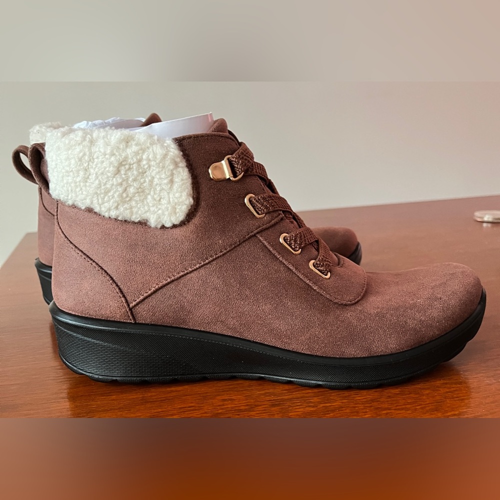 Bzees Women's Garner Machine Washable Shearling Ankle Bootie Sepia (Brown) 8.5 M
